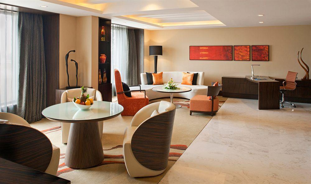 Radisson Blu Hotel Amritsar Exterior foto A suite at the Taj Mahal Palace, Mumbai