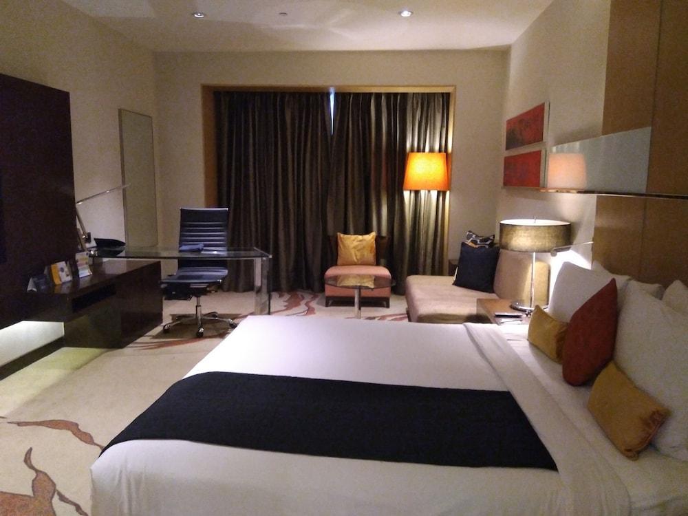 Radisson Blu Hotel Amritsar Exterior foto A room at the hotel
