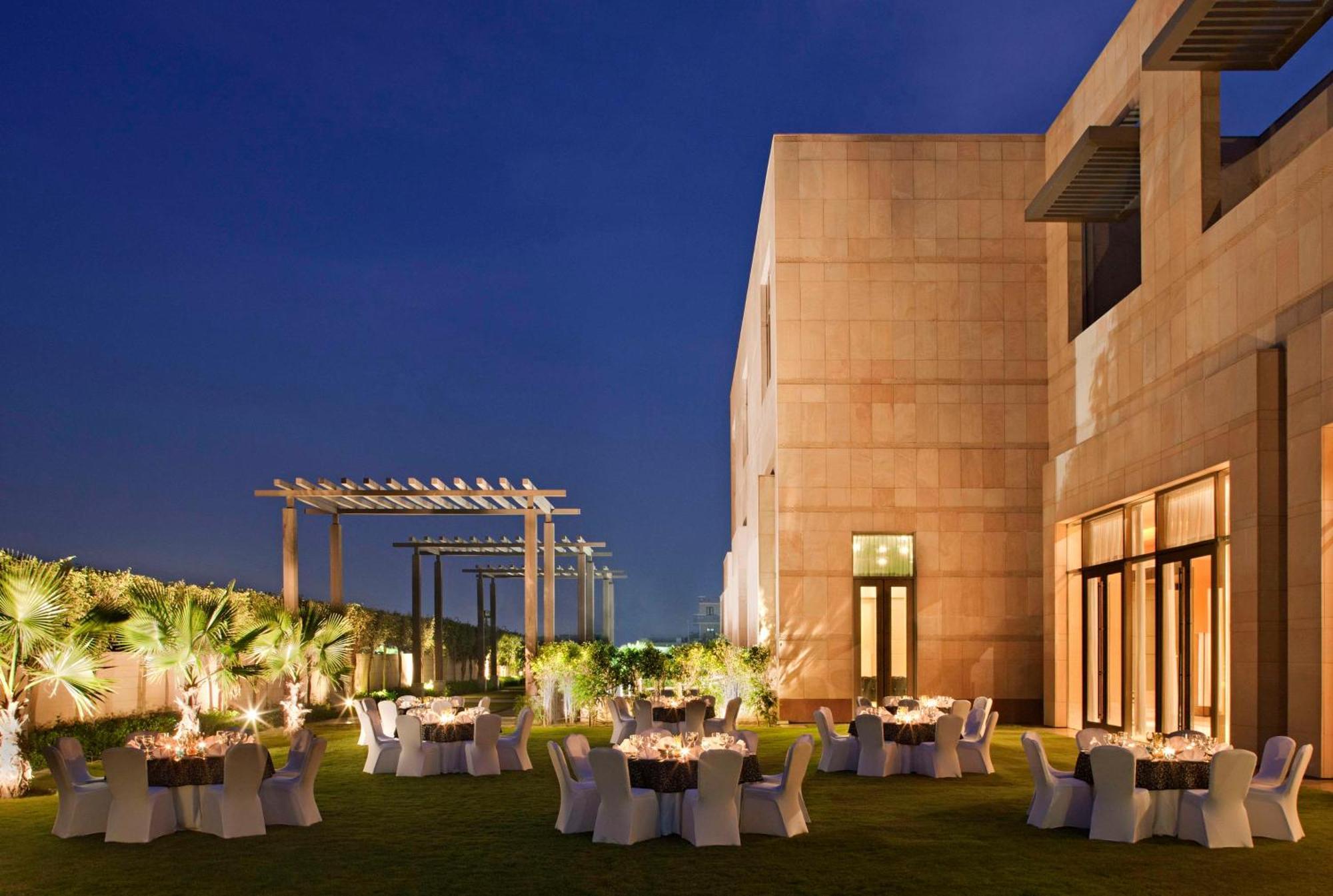 Radisson Blu Hotel Amritsar Comodidades foto The Park, New Delhi